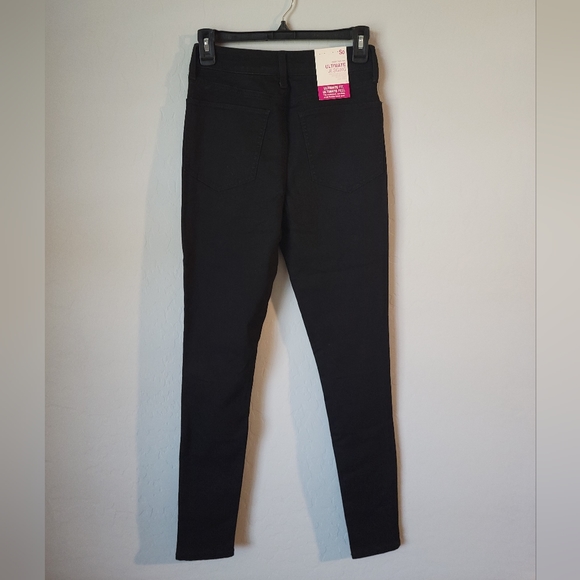 SO Juniors Ripped Jeans - Picture 2 of 4